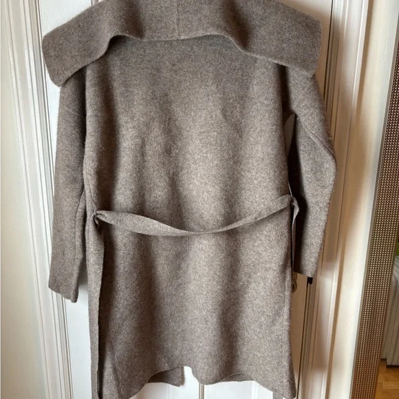Kokun Wool Coat - Picture 6 of 6